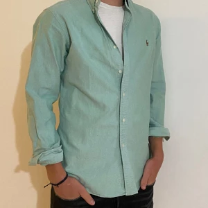 Polo Ralph Lauren skjorta  - Jättefin Ralph Lauren skjorta i topp skick!  Storlek M( passar s också)  Endast skjortan tillkommer😊 Skriv gärna vid fler frågor 