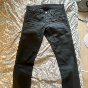 Svarta Polo Ralph Lauren Jeans - Säljer mina helt oanvända Ralph Lauren jeans i storlek 32/34. Som sagt är skicket så bra de kan vara. Aldrig använda ute. Testade endast 1 gång. Skriv för fler bilder!