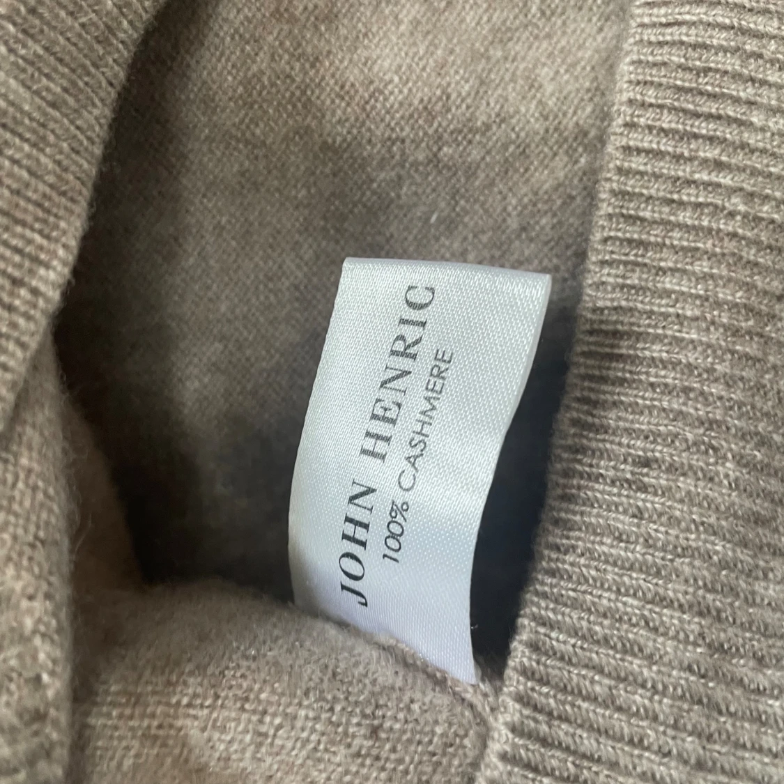 Beige kashmir hoodie från John Henric - 91