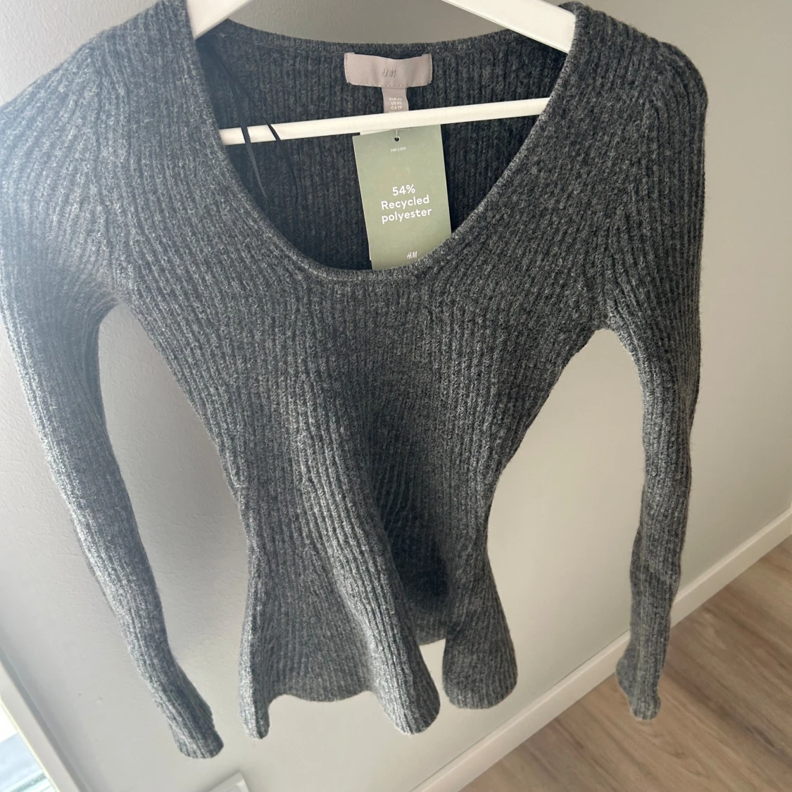 Grå ribbad tröja - 90