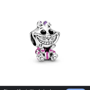 Pandora disney alice i underlandet berlock - Berlock! Från Alice i underlandet, säljs inte hos pandora längre💕 Nypris runt 700kr, ser ut som ny!!