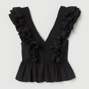 eftertraktad blus - säljer dena fina blus från hm❤️ köpt här på plick med passade tyvärr inte. Kan även tänka mig att byta mot en S eller M