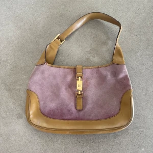 Gucci Jackie  - Gucci Jackie väska i vintage skick. Se bilder för referens. Skriv för mer information.