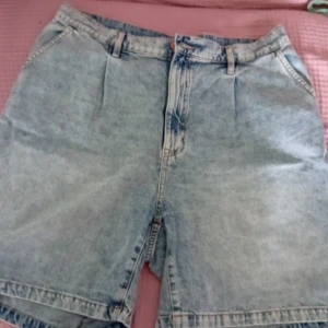 Denim shorts  - Denim shorts från lindex  Använda bara en gång 