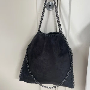 Cäska - En jätte fin Stella McCartney liknande väska😊