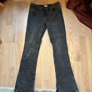 Lågmidjade bootcut jeans! Bra skick💕 