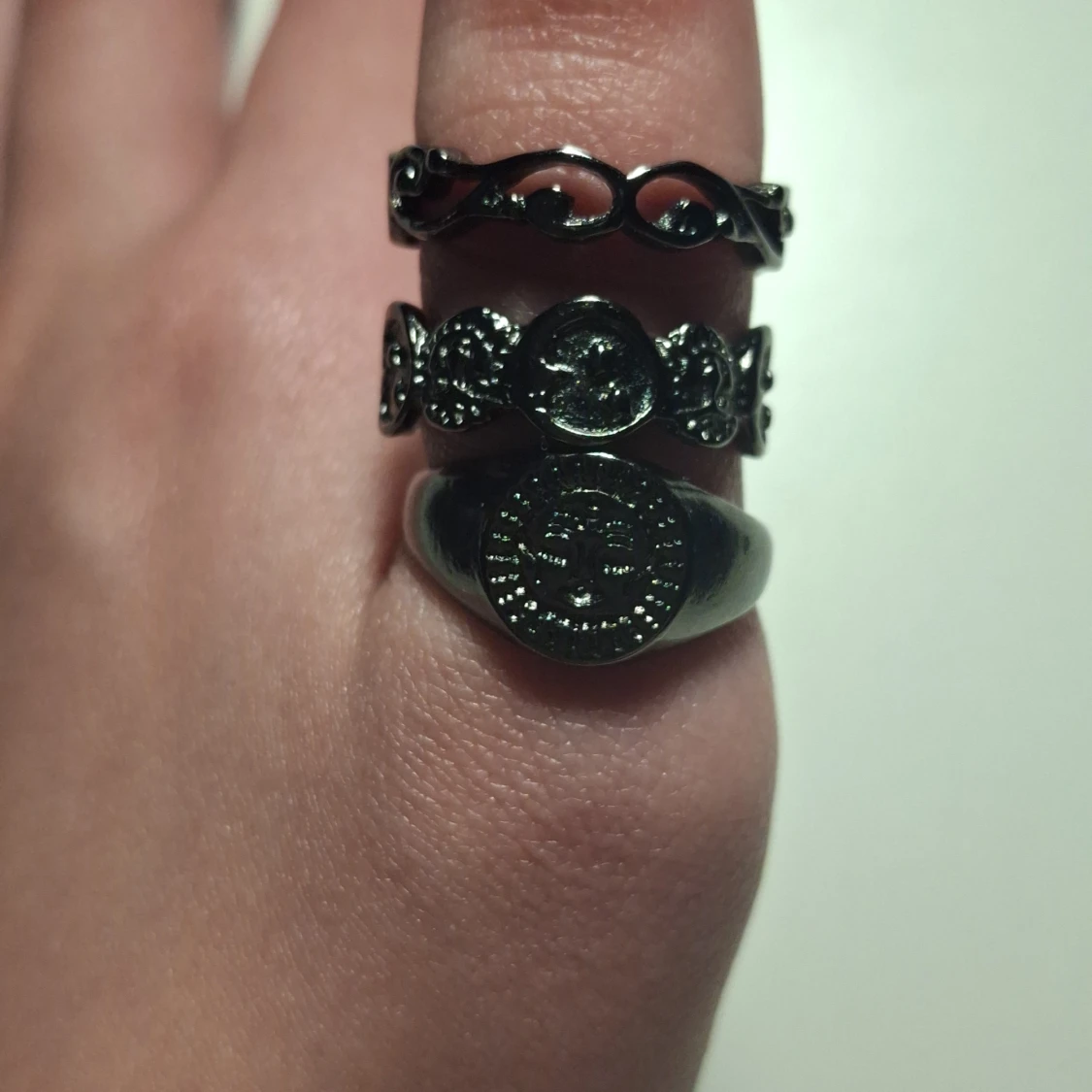 Dark rings (25kr each) - 90