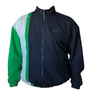 Lacoste Windbreaker - Lacoste windbreaker i storlek US M, lite oversized för att vara medium. Helt ny och oanvänd utan några defekter. 