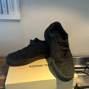 Axel Arigato - Helsvarta Axel Arigato, stl 41