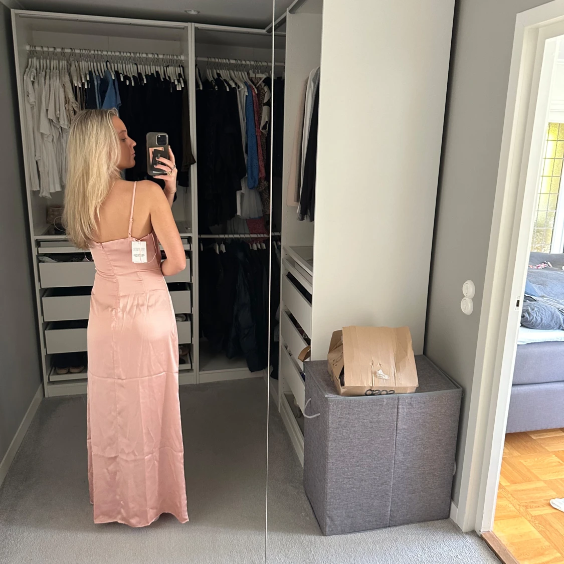 Oanvänd Balklänning  - 91