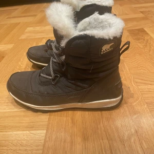 Sorel vinterskor - Välldigt bra skick, sällan använda. Säljer pågrund av att jag har växt ur dom. Storlek 35