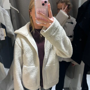 Hm teddy jacka  - Jättesnygg teddyjacka från hm! 💓Slutsåld i butik 🎀