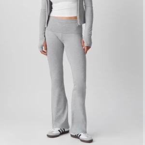 Yoga pants soft touch - Säljer dessa super mysiga yoga pants i färgen ljus grå🫶🏽🩷