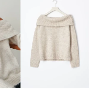 Off shoulder sweater  - I storlek xxs-xs i en jättefin färg❤️ Inte fått nån användning av den Har ett litet hål på undersidan, kan skicka bild om de behövs men de ä inget man ser🥰