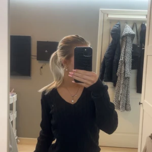 Stickad tröja - Jätte fin blå stickad tröja från gant, den är i bra skick och kommer bara inte till användning 🤗 