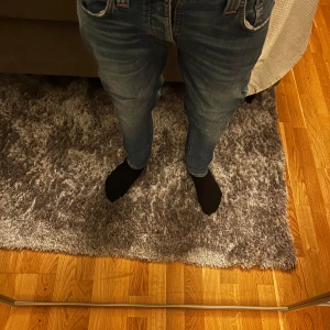 Nudie Jeans  - Nu säljer vi ett par still rena Nudie Jeans 9/10 skick. Det är inga defteter på dem. Storlek 29 i waist 30 i length. Den är lite mindre i storleken. Pris kan diskuteras 