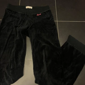 Mjukisbyxor - Mjukisbyxor från Odd Molly💙 Såå himla fina i storlek 0 som motsvarar XS, men passar xs och s💕