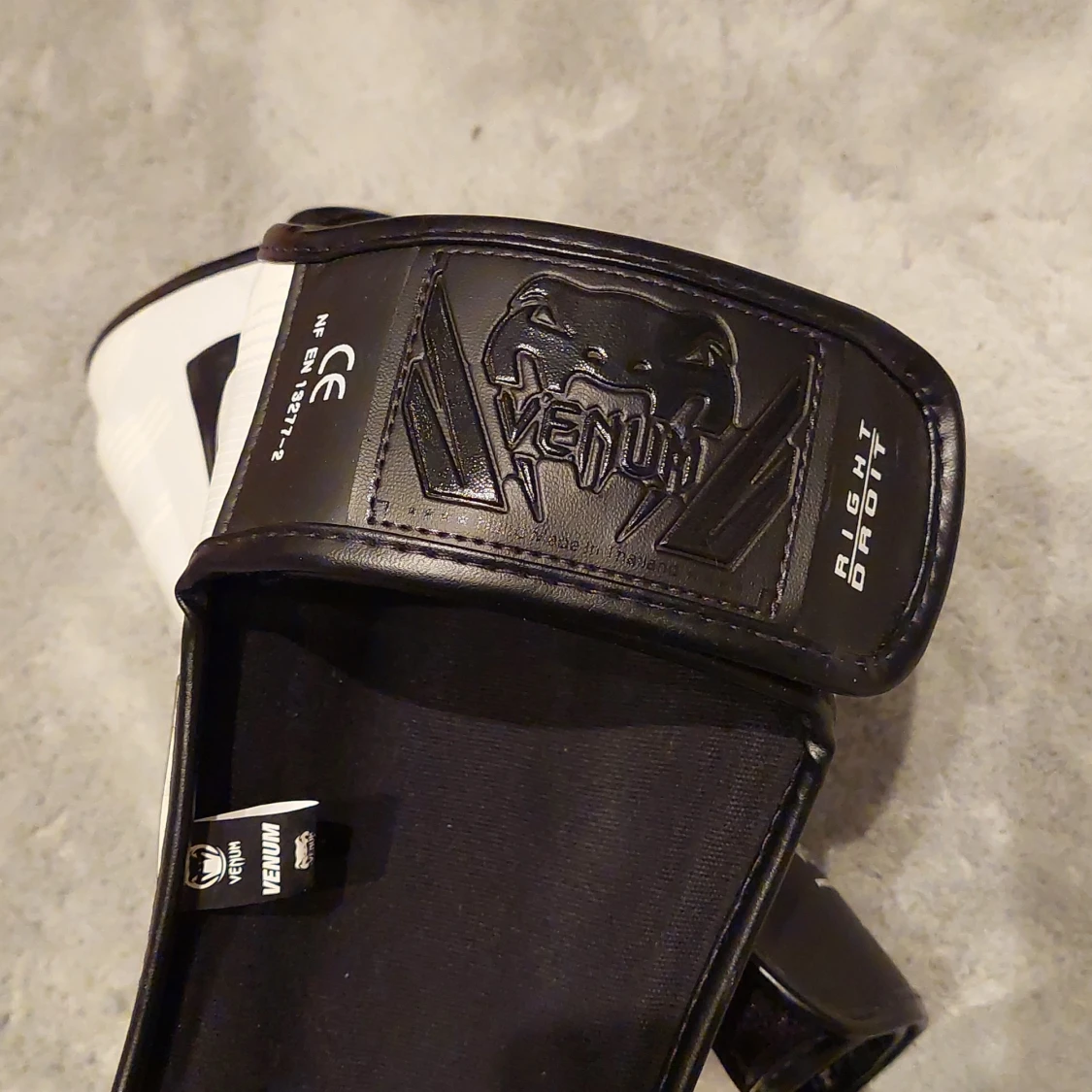 Venum chin guards Elite - 91