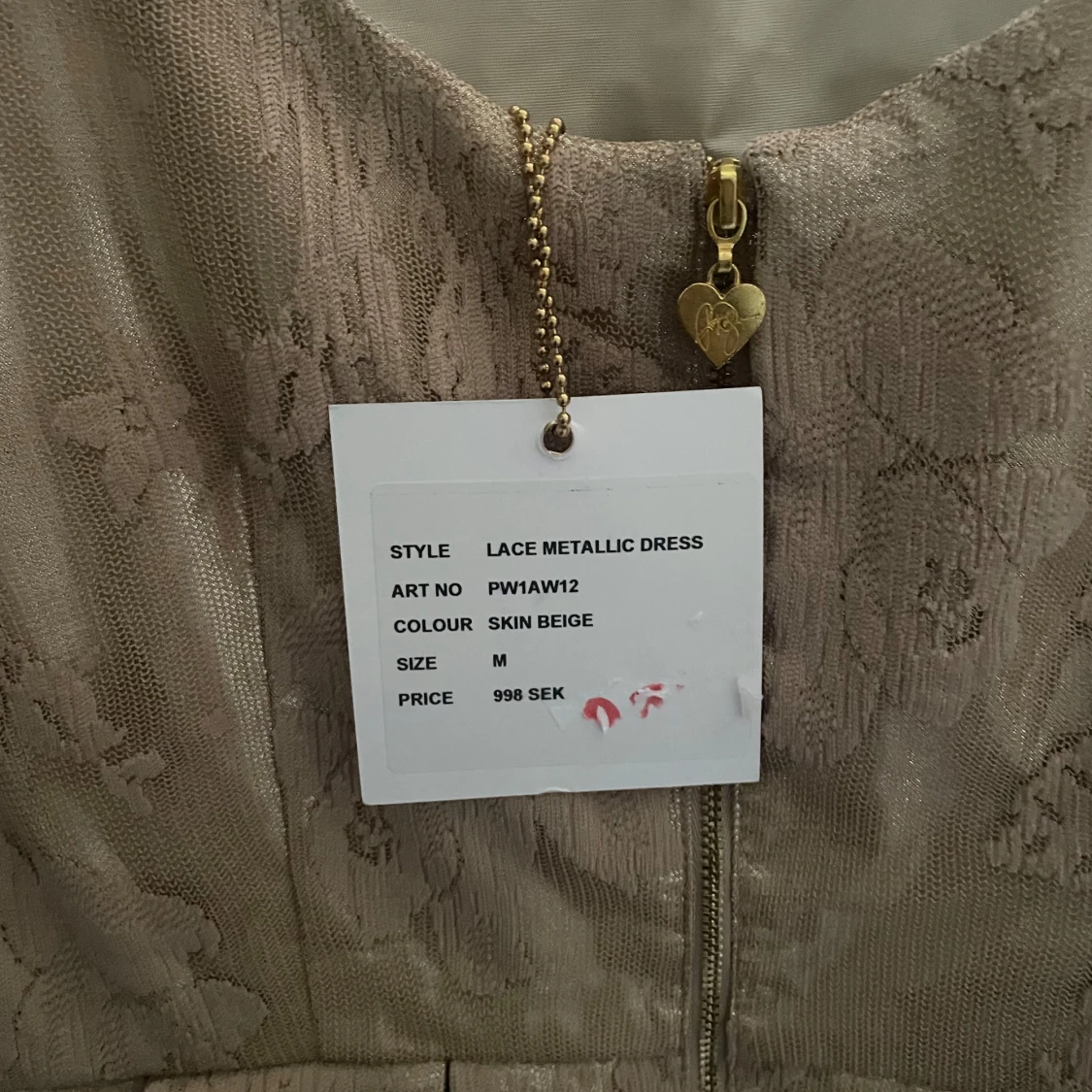 Vacker guldbeige klänning  - 93