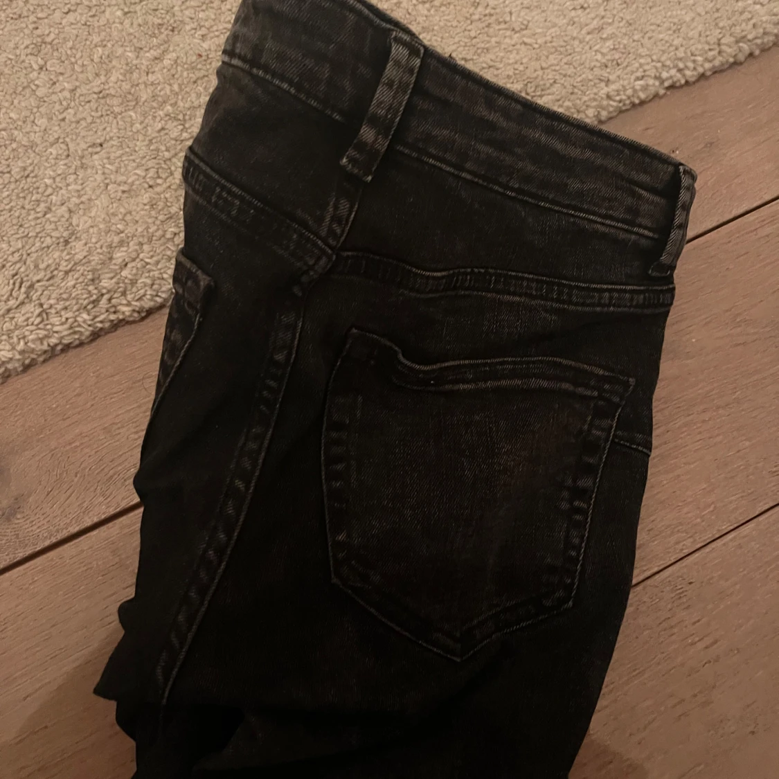 Svarta jeans med dragkedja - 91
