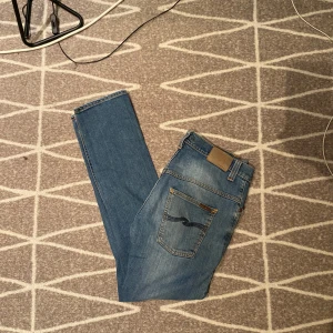 Nudie jeans  - Säljer nu ett par skit snygga Nudie jeans. 