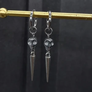 Handgjorda örhängen  - Handgjorda +🌚➕️●Örhängeskrokar -rostfritt stål. Metal zinklegeringar. Nickel fri. Längd -5,5cm