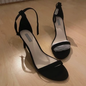 klackar skor - helt nya aldrig använda