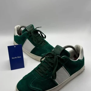 Valentino flight Crews - Säljer ett par riktigt feta valentino flight crews. Riktigt bra till vintern nu. Ny pris 7300+. Köpt i butik. Dust bag eller box följer inte med! Vid snabb affär sänker jag priset!