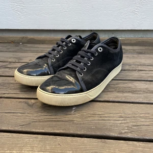 Lanvins - Säljer nu ett par riktigt fina lanvins, mkt sparsamt använda. Mycket sköna att gå i. Inget og ingår.