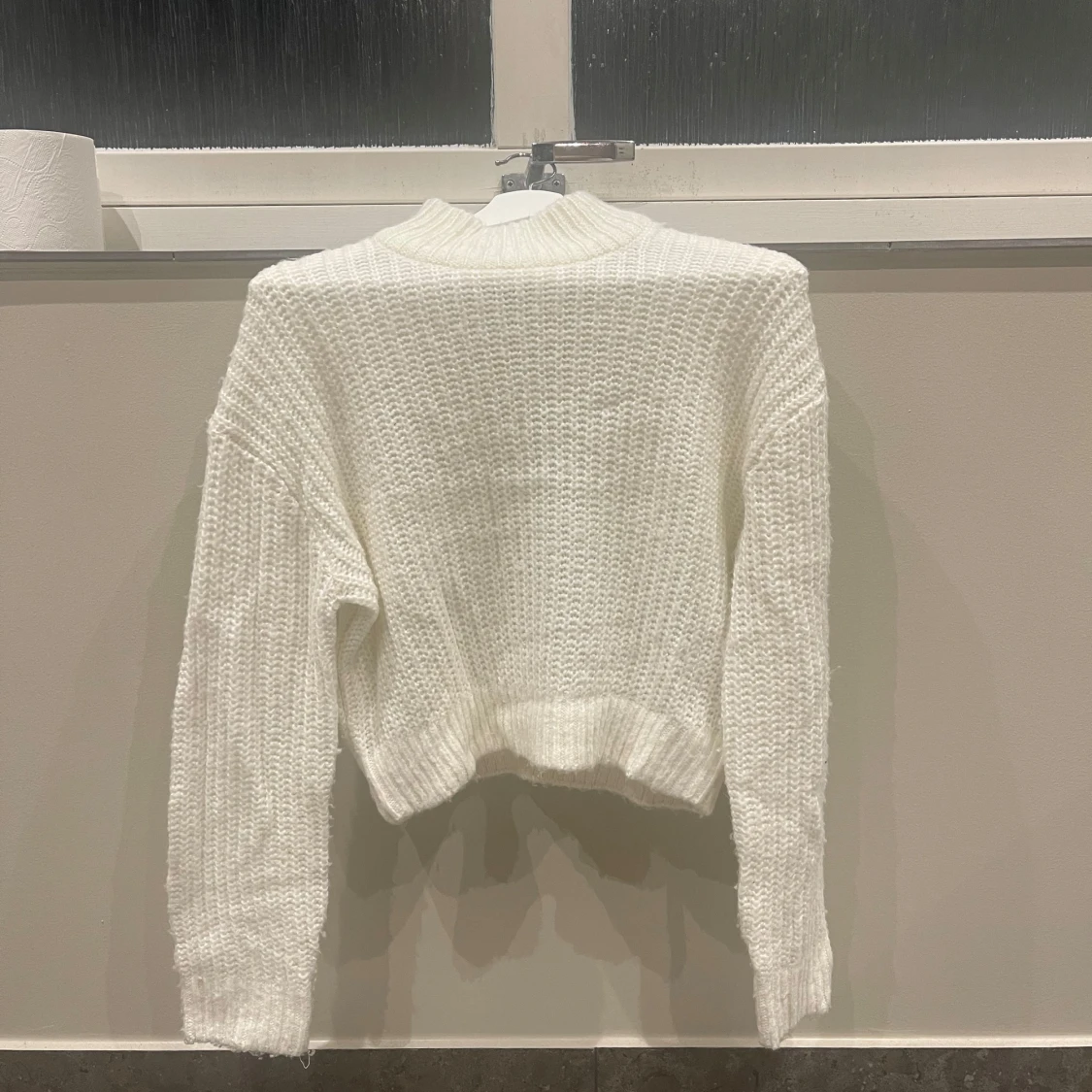 Vit stickad tröja