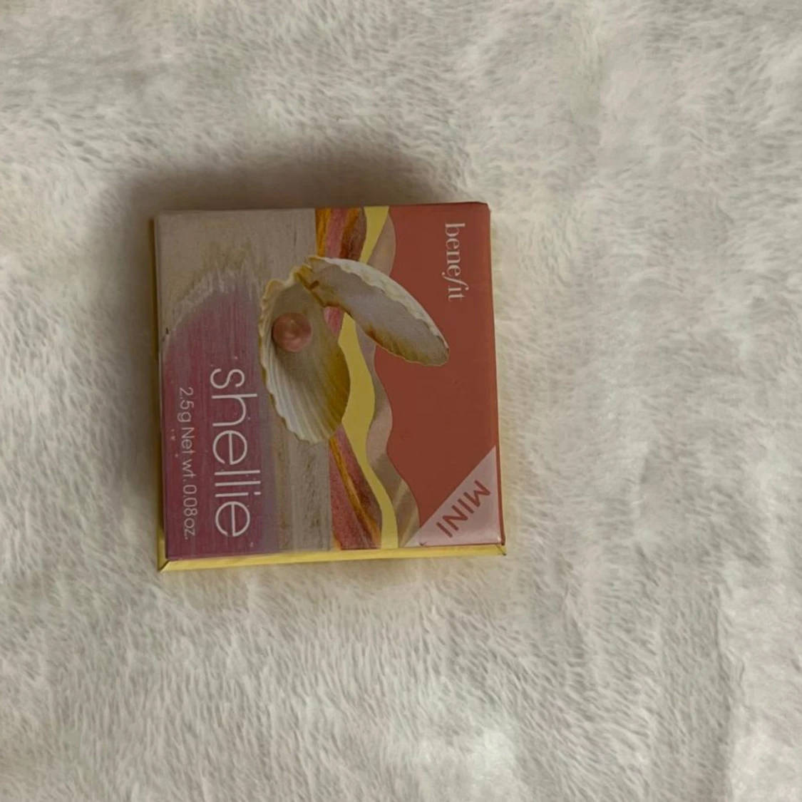 Mini Shellie Rouge från Benefit - 93