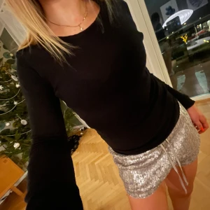 Svart tröja - Intimissimi liknande svart tröja i tunnt material💗