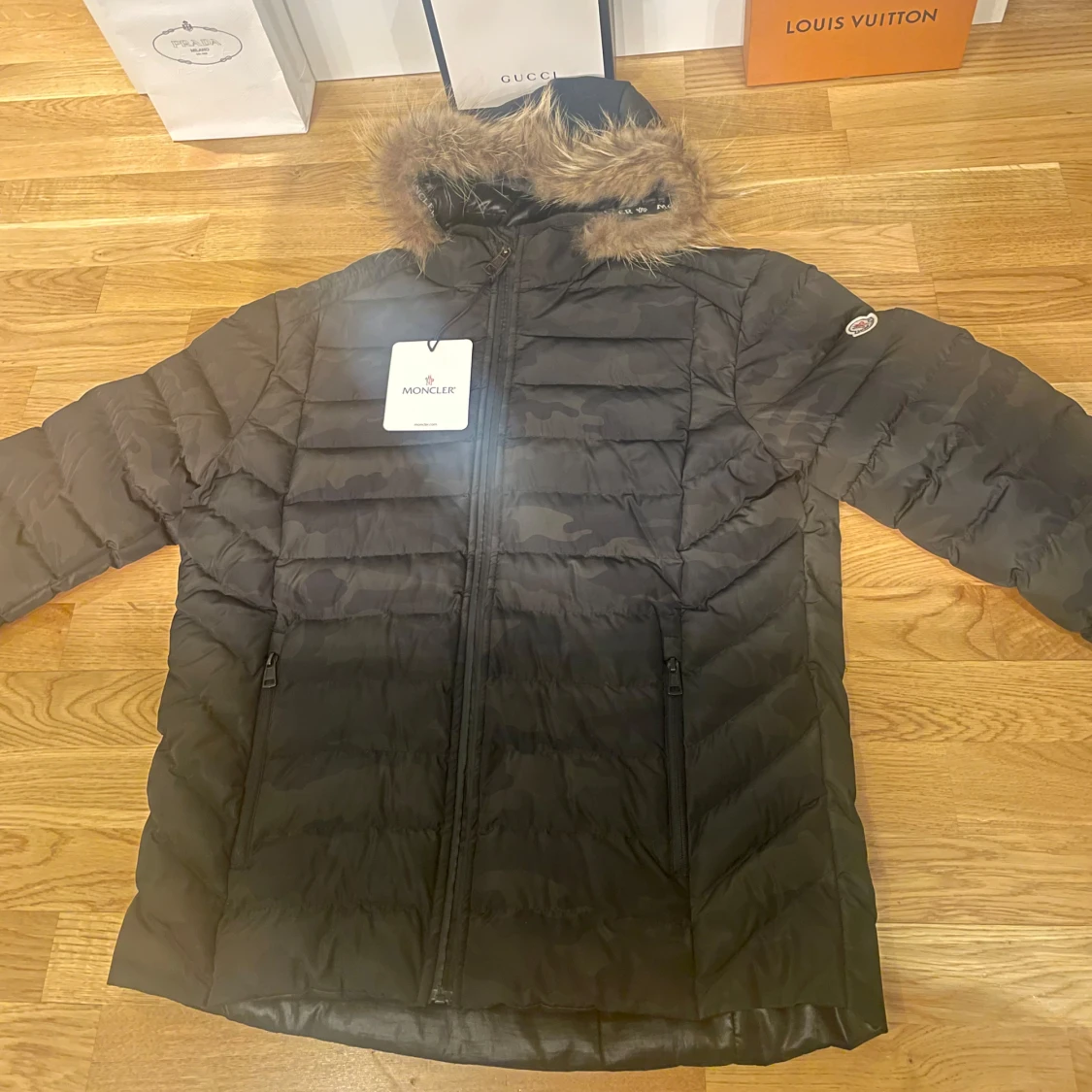 Svart dunjacka från Moncler strl XL