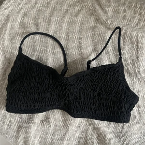 Bikiniöverdel  - Med inlägg! Troligtvis xs/xxs!