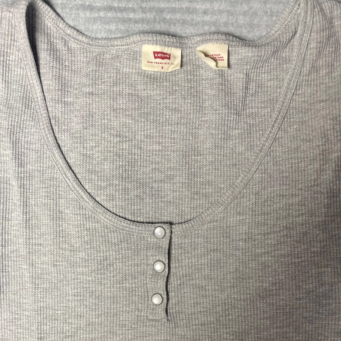 Grå ribbad tröja från Levi's - 90