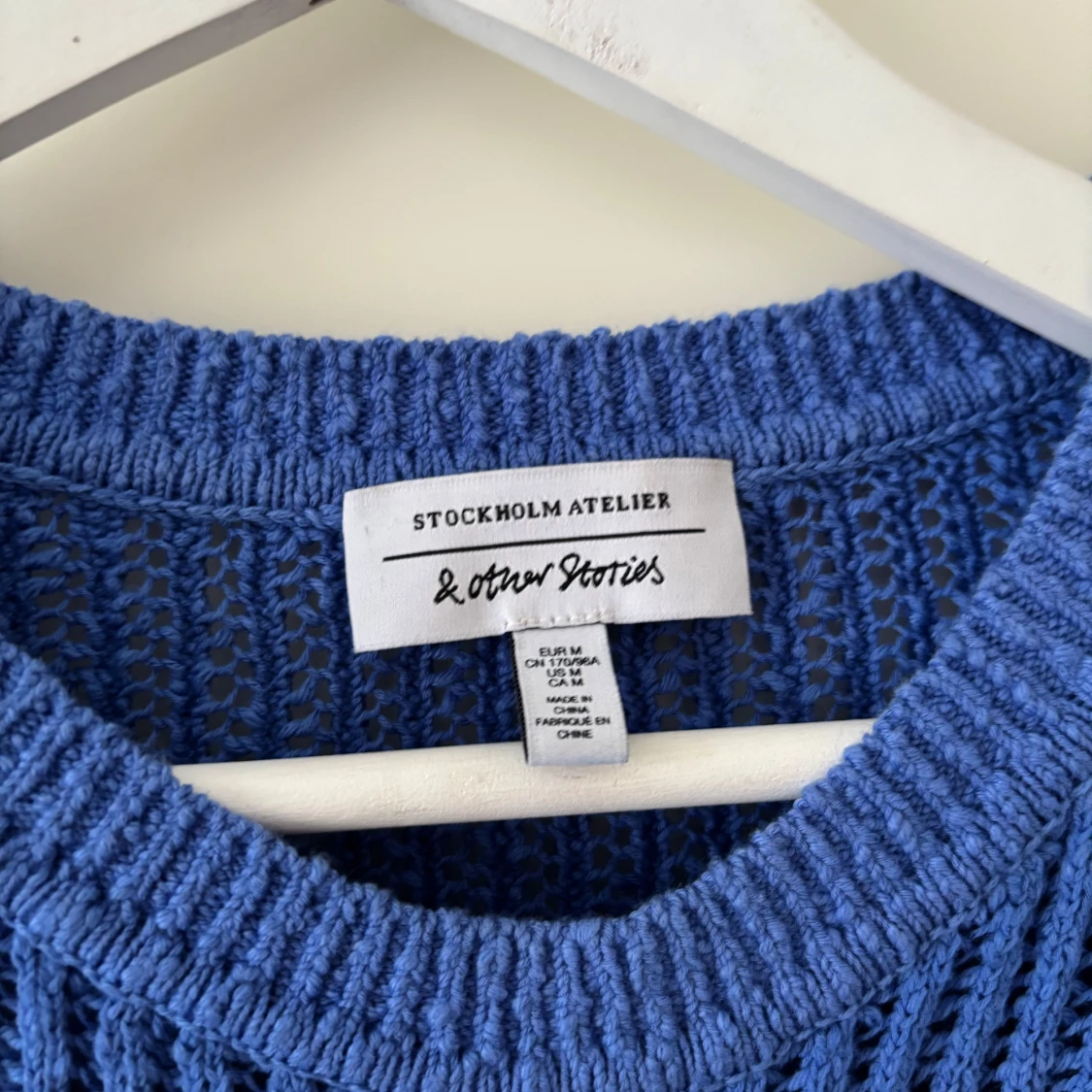 Blå stickad tröja från & Other Stories - 90