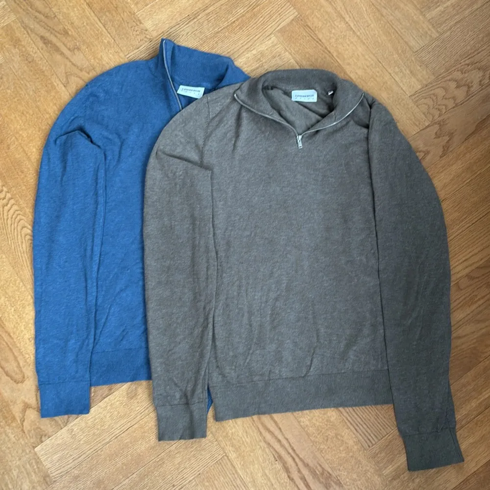 Säljer dessa två snygga halfzips från linderbergh. De är sparsamt använda och kostar 600 nypris. Du få båda för endast 160kr.. Hupparit & Collegepaidat.