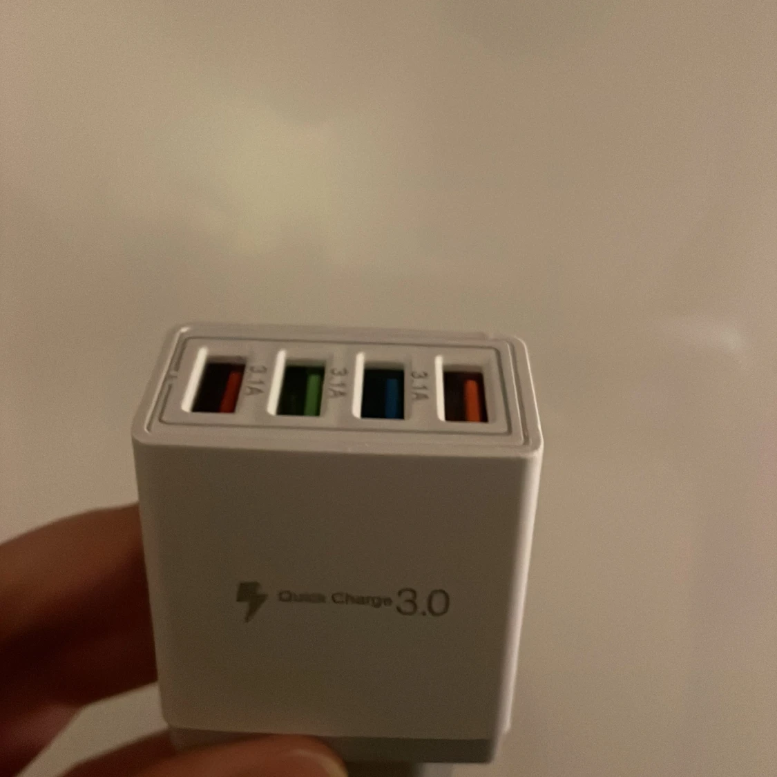 Snabbladdare med 4 uttag 