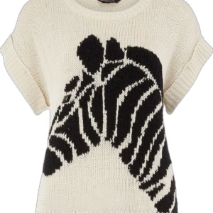 Söker beige stickad tröja med zebramönster - Söker denna ursnygga tröjan, skriv gärna om du vill sälja. Söker alltså endast har ej. Pris kan diskuteras. Storlek xs-l💞