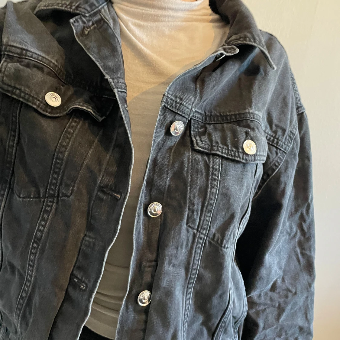 Svart jeansjacka från H&M - 93