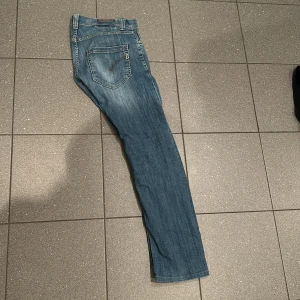Dondup  - Säljer mina dondup jeans pga använder inte längre mycket bra skick priset går att diskutera vid snabb affär 