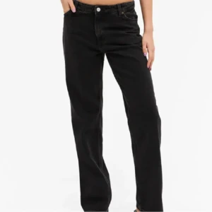 Svarta jeansbyxor - Monki jeans i ny skick storlek 24.