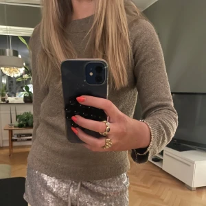 Beige stickad tröja - Säljer så fin stickad tröja från only💓💓 använd en gång💝