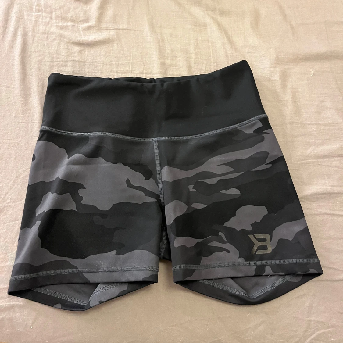 Camouflage träningsshorts från Better Bodies