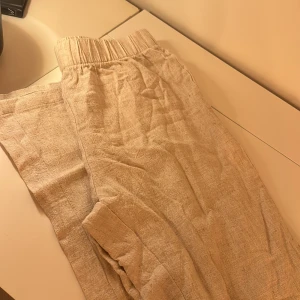 Linnebyxor - Linnebyxor från shein i storlek s petite, aldrig använd 