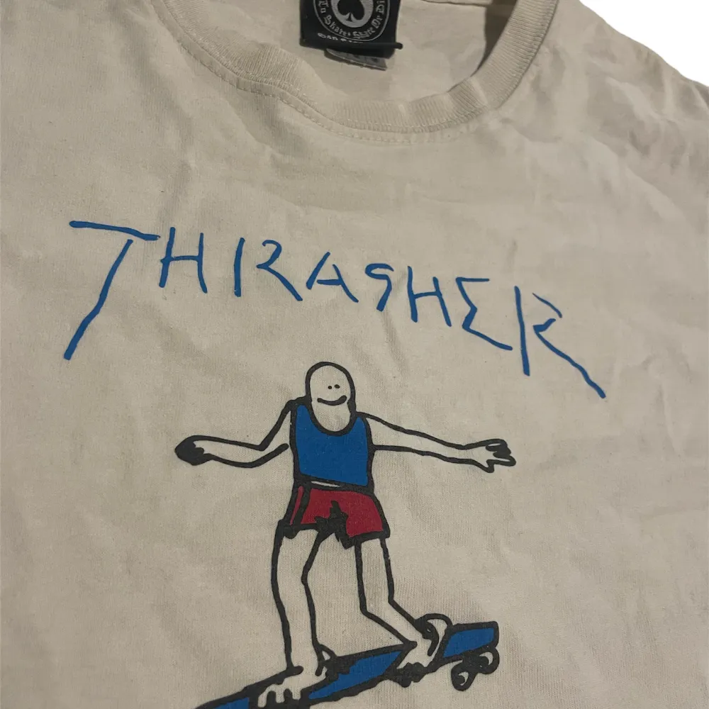 Hej! Säljer denna Trasher tshirt köpt på inlandet i åre för 549 kr! Tröjan är i okej skick, ett hål i armhålan som vem som helst säkert kan sy ihop😊- därav priset. Storlek M. T-shirts.