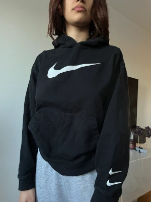 Nike hoddie tröja storlek M passar S - Nike Hoddie tröja storlek M passar även en S