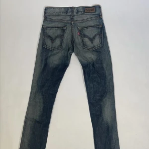 Levis Jeans - Levis jeans  Innerbenslängd: 79cm Höftmått:72cm 