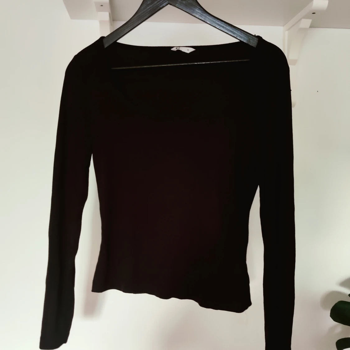Svart, tight tröja