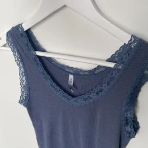 blå topp - blå spets topp storlek Xs